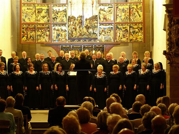 Picture of choir performing at Stiftskirche